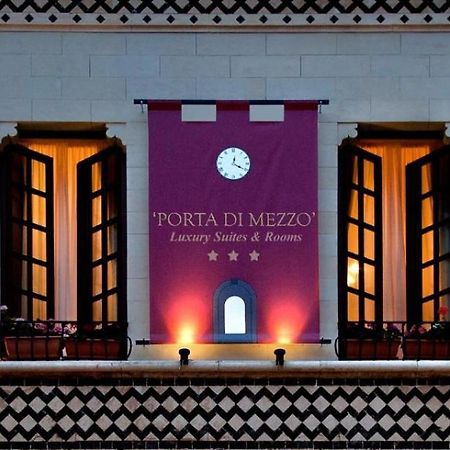 Porta Di Mezzo Luxury Suites & Rooms ตาออร์มินา ภายนอก รูปภาพ