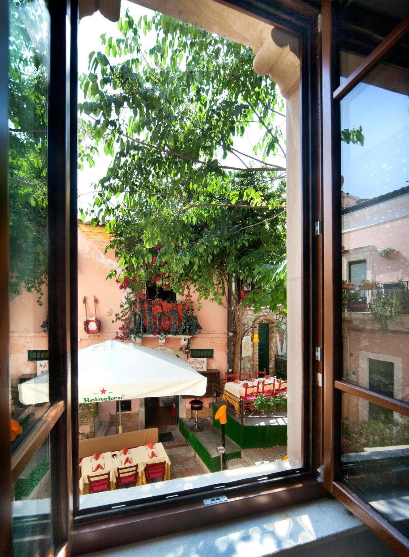 Porta Di Mezzo Luxury Suites & Rooms ตาออร์มินา ภายนอก รูปภาพ