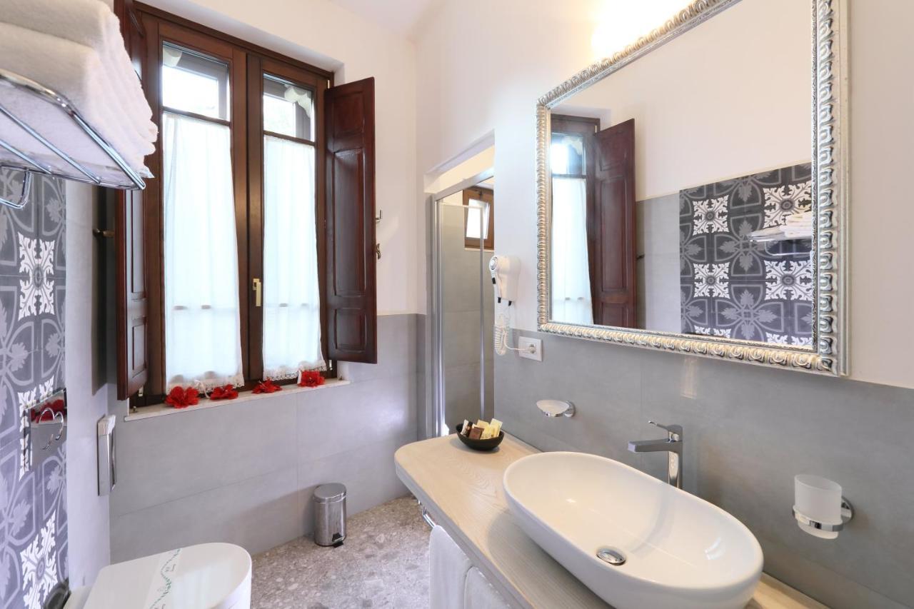 Porta Di Mezzo Luxury Suites & Rooms ตาออร์มินา ภายนอก รูปภาพ