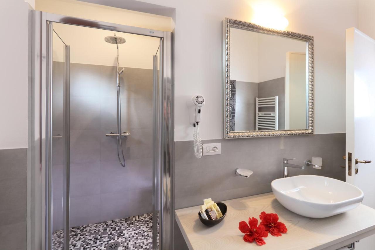 Porta Di Mezzo Luxury Suites & Rooms ตาออร์มินา ภายนอก รูปภาพ